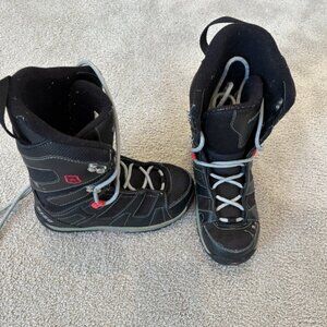 5150 Kids Snowboard Boots Size 3